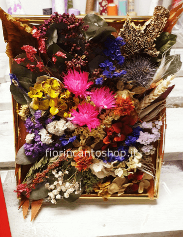 quadro vegetale realizzato con fiori esiccati.
